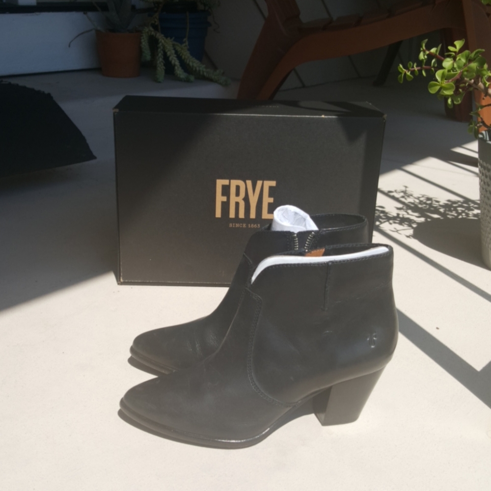 Frye ankle leather booties sz 7